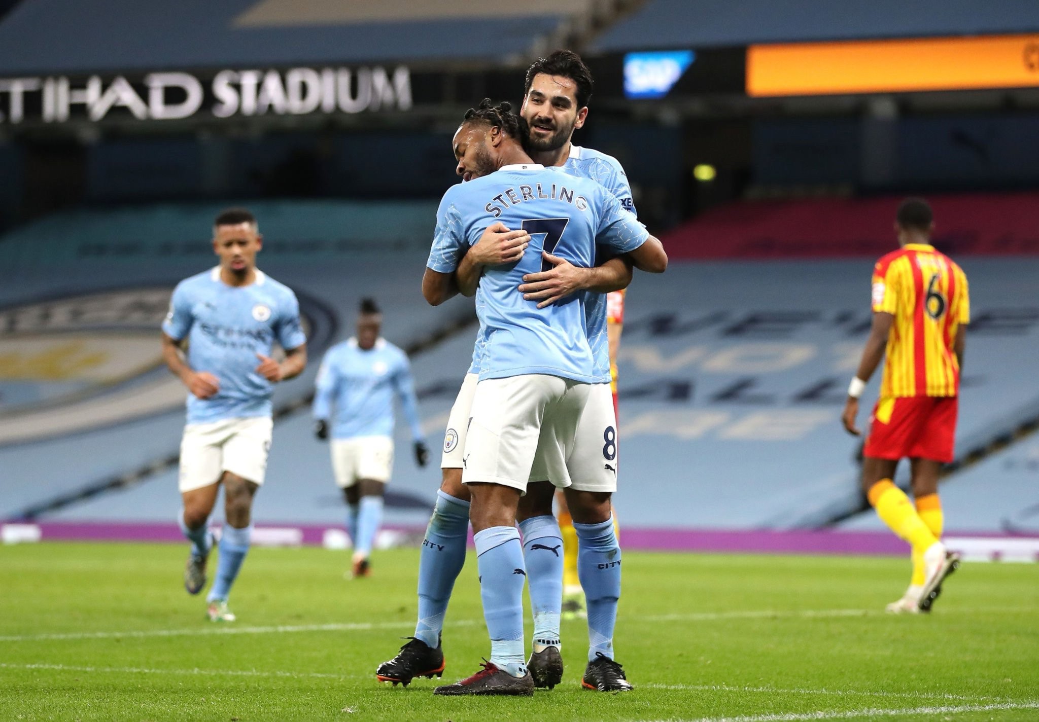 但在強有力 但在強有力